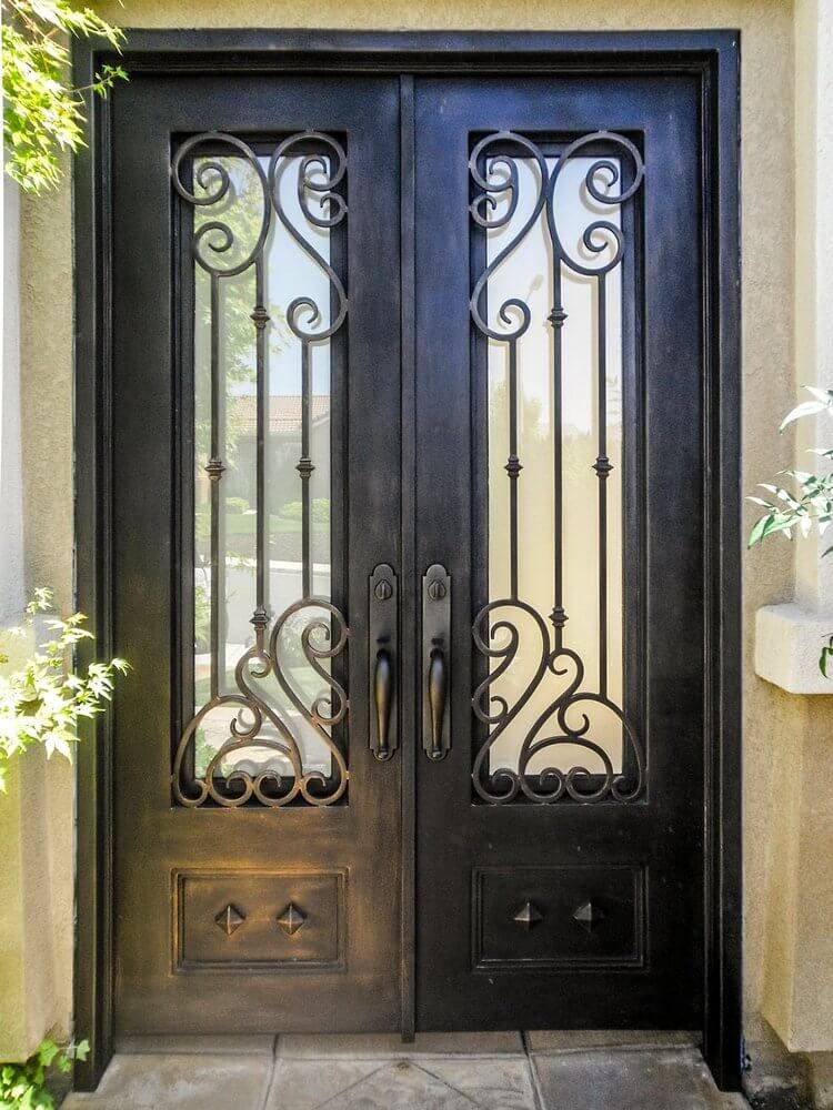 Ateliers animés de portes en fer forgé